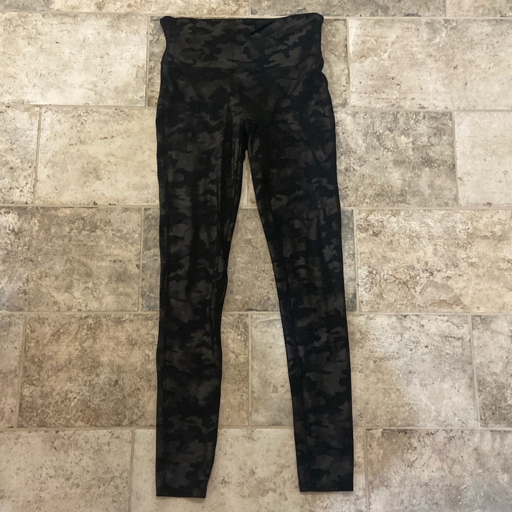 Spanx Faux Leather Camouflage Leggings M